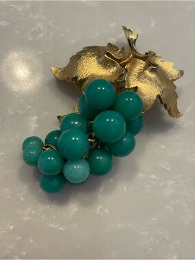 Marvella Gold Leaf Cluster Brooch with Jade Beads